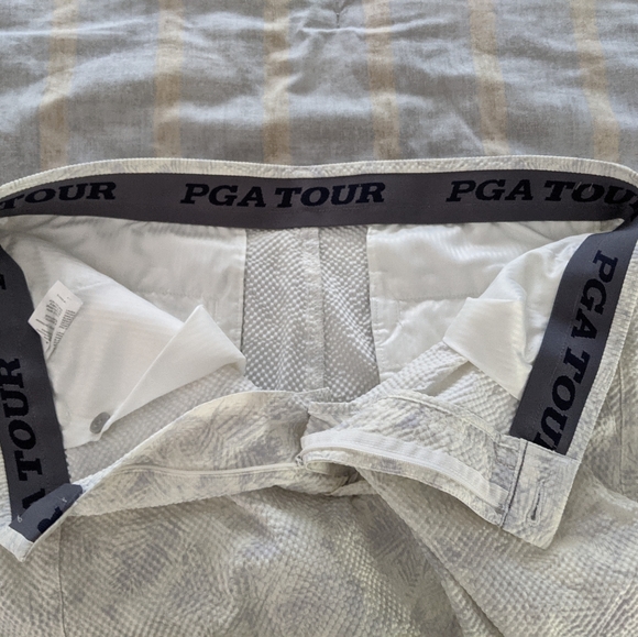 NWOT PGA Tour Floral Casual Shorts - Sz 36 - Picture 2 of 4